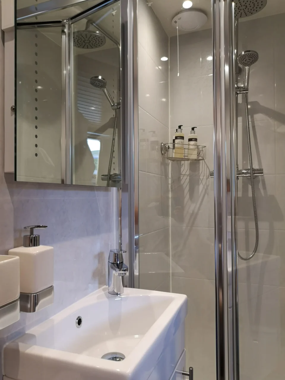 Double or Twin cabins (Cameron Suite, Macpherson, Fraser and Mackintosh Staterooms)