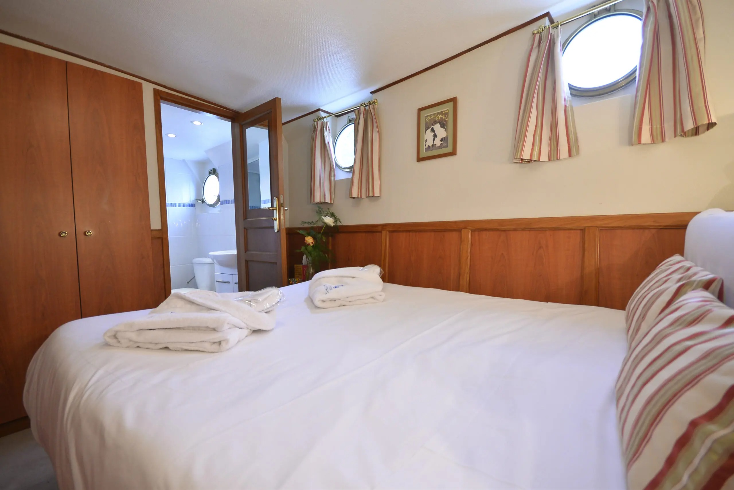 Stateroom Double Cabin (Merlot, Chardonnay, Sauvignon, Pinot Noir)