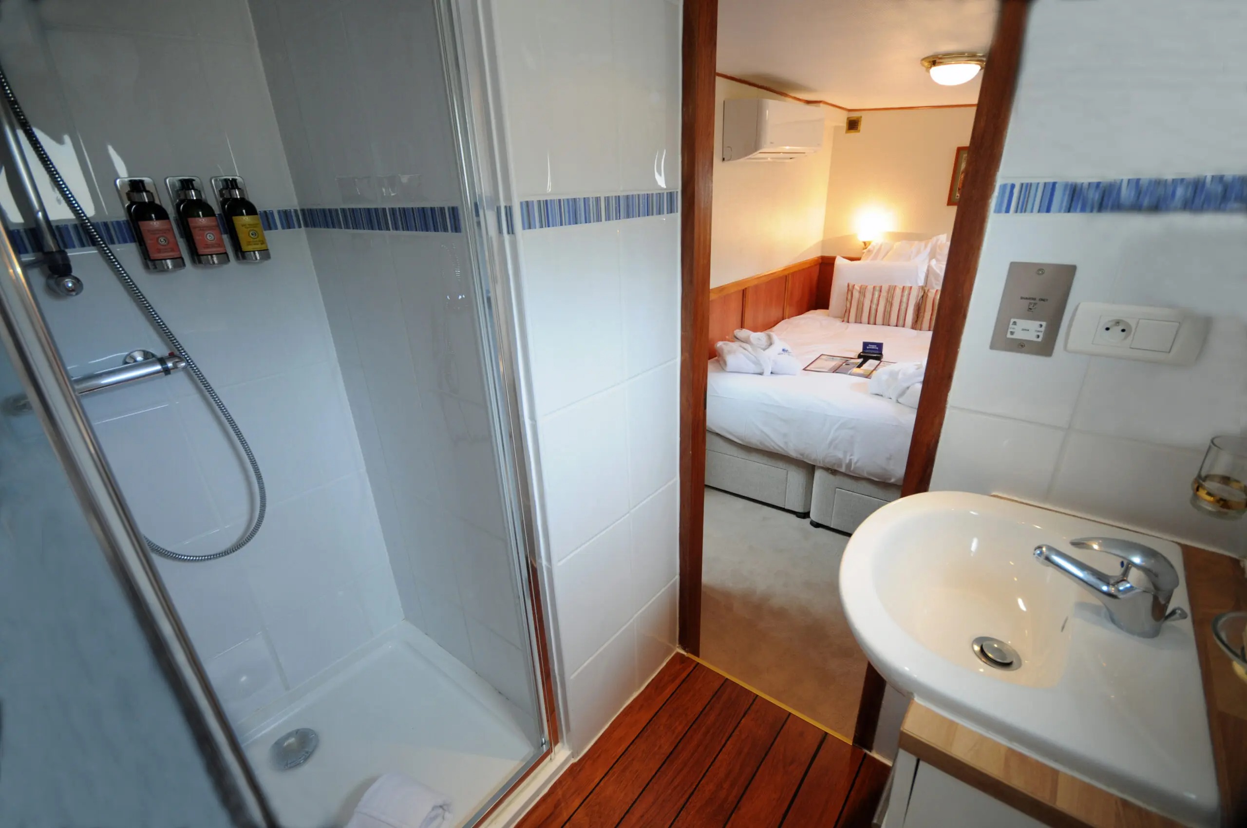 Stateroom Double Cabin (Merlot, Chardonnay, Sauvignon, Pinot Noir)