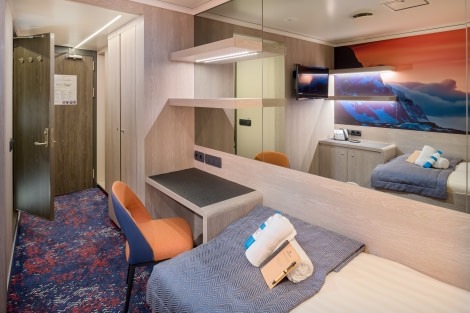 Twin Porthole