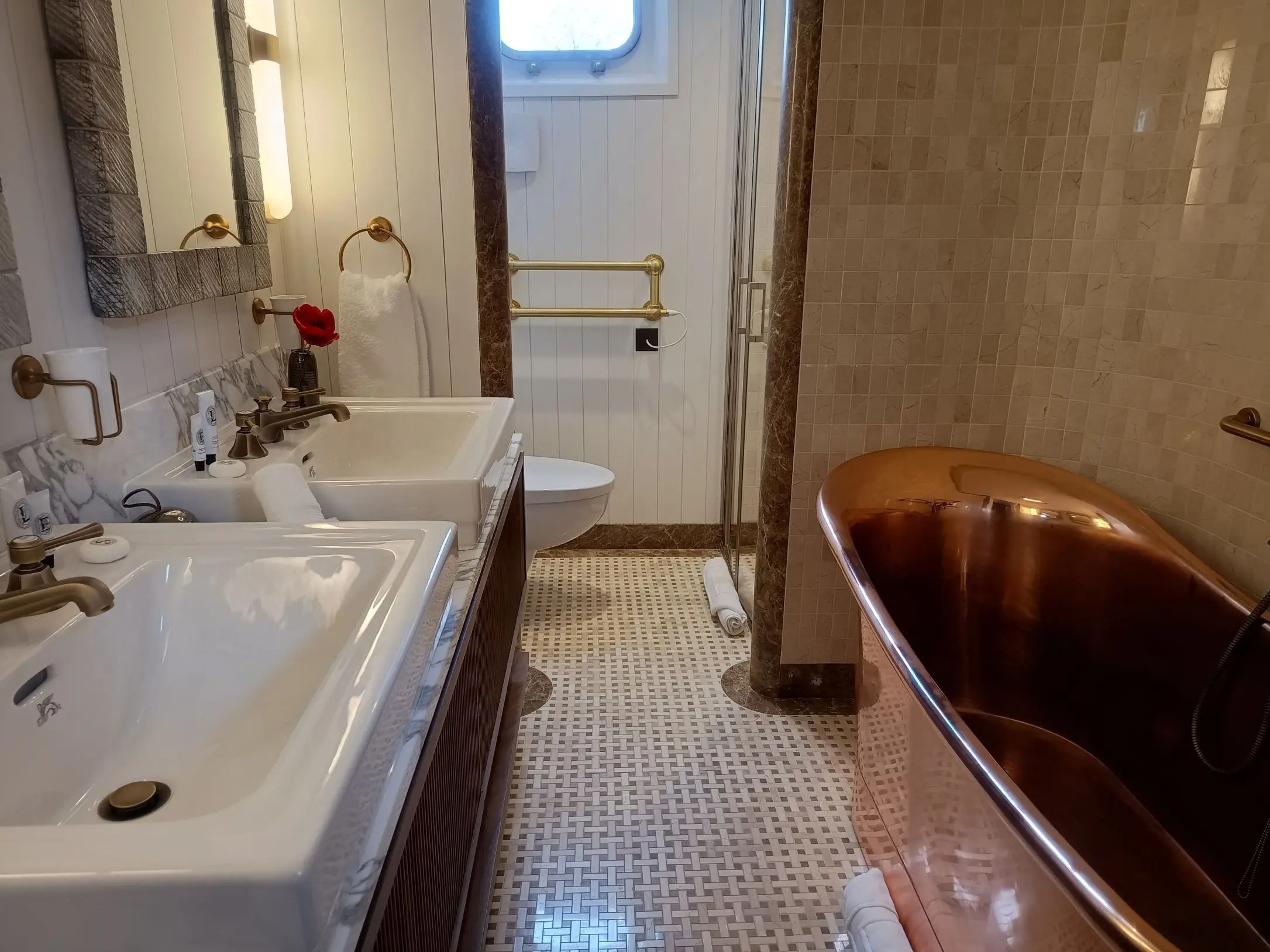 Suite 3