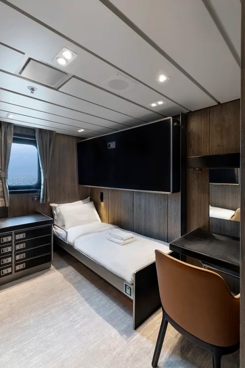Discovery Triple Cabin