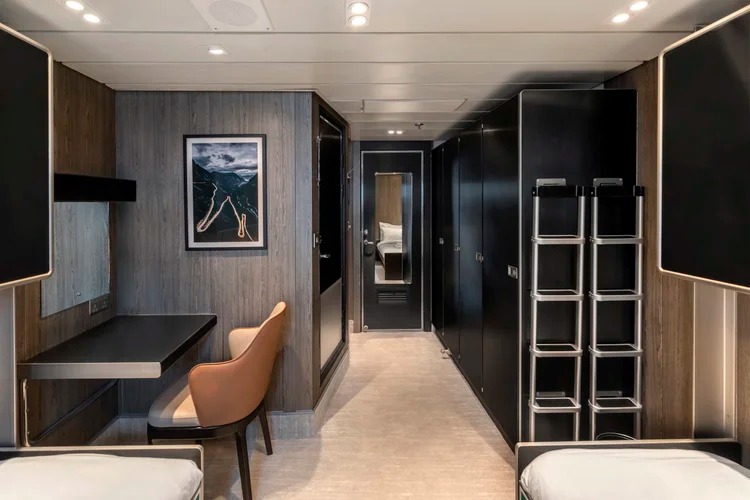 Discovery Quad Cabin