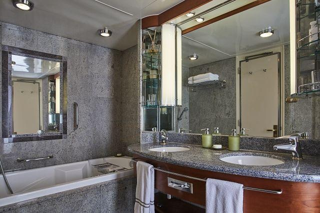 Deluxe Veranda Suite