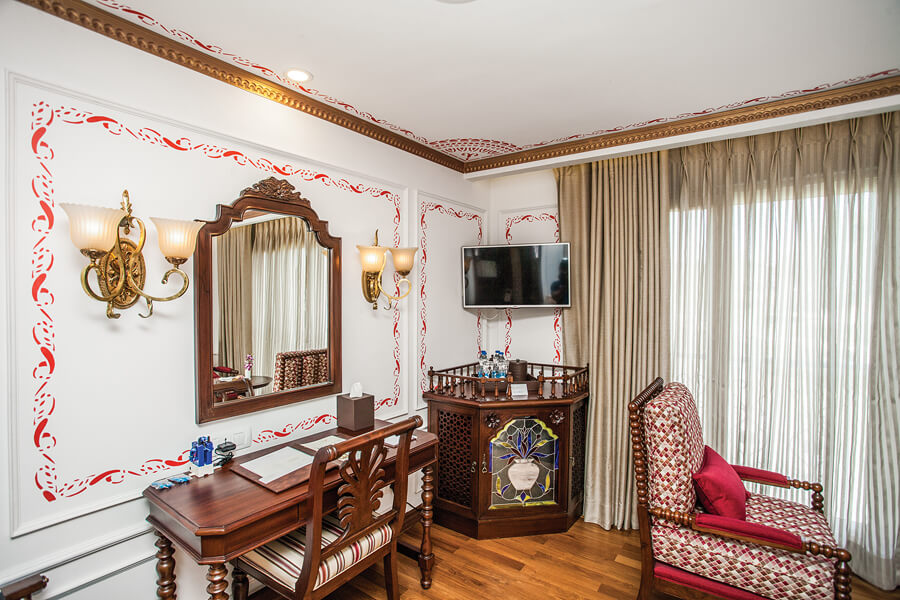 Colonial Suite