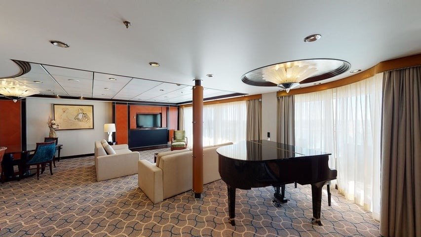 Royal Loft Suite
