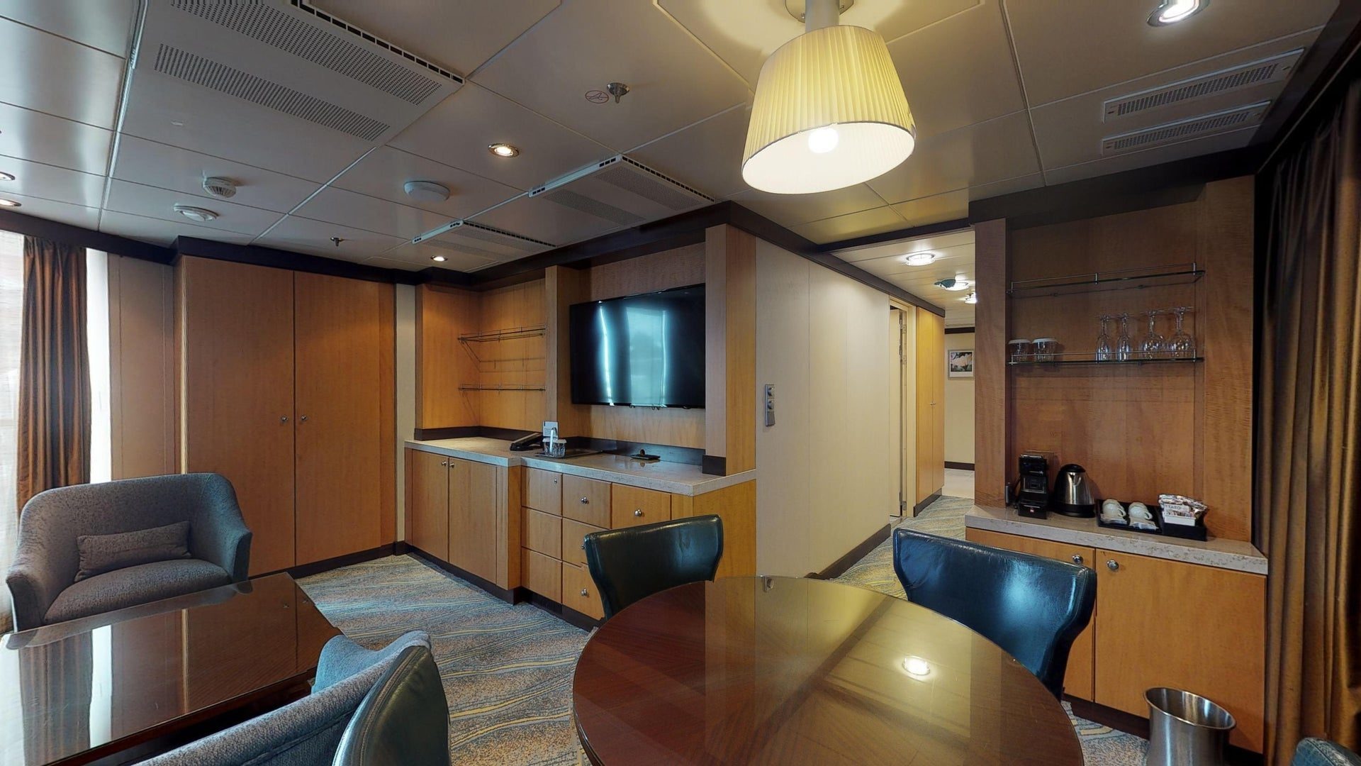 Spacious AquaTheater Suite - 1 Bedroom