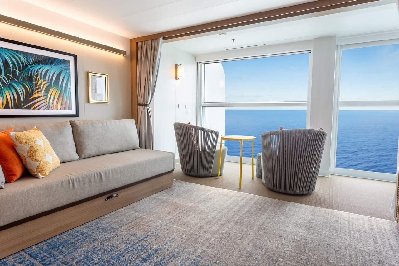 Spacious Infinite Ocean View Balcony