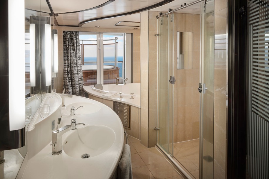 Deluxe Owner's Suite with Large Balcony