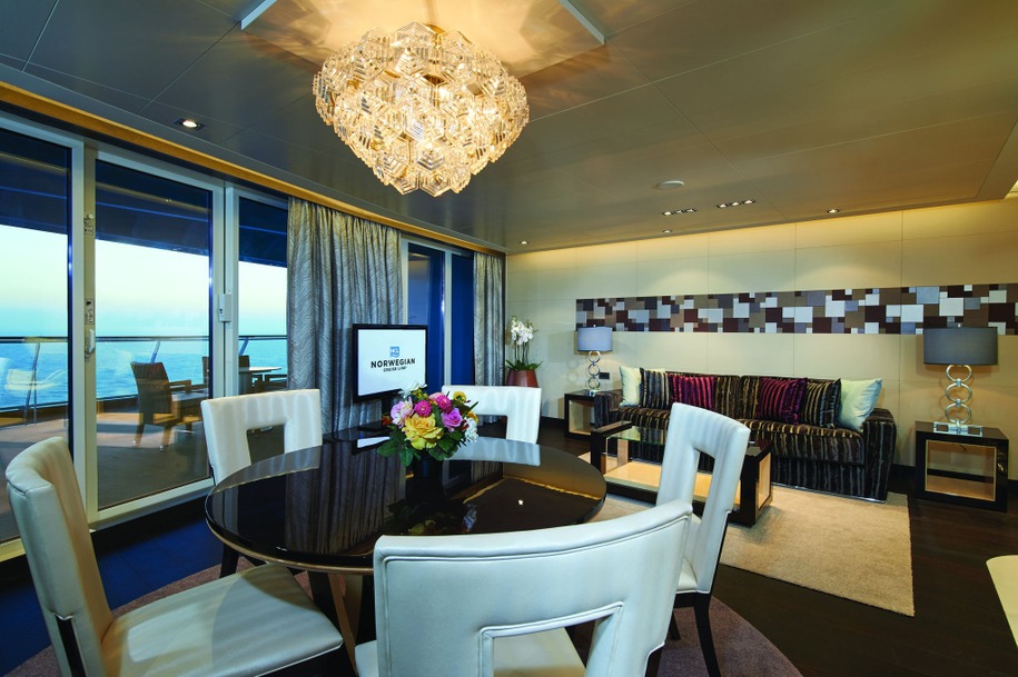 The Haven Deluxe Owner's Suite with Large Balcony