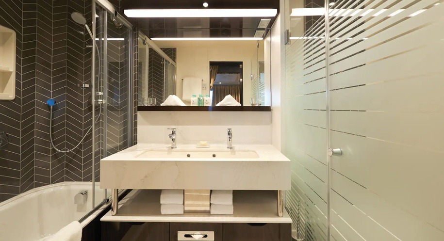 The Haven Courtyard Penthouse with Large Balcony