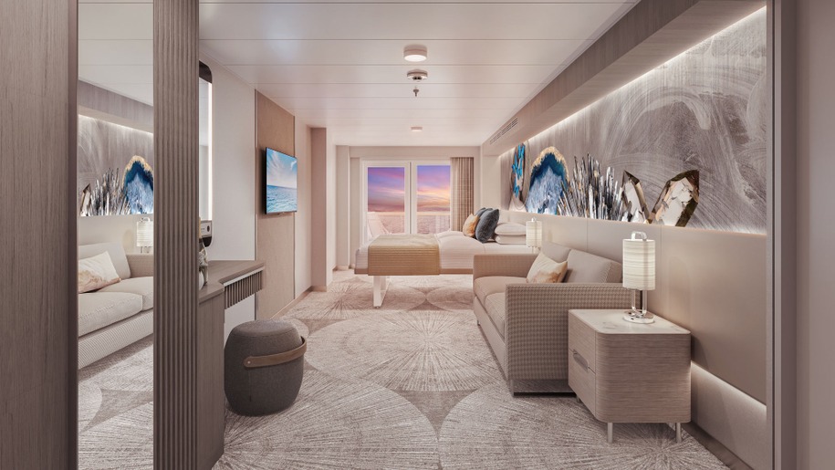 Forward-Facing Club Balcony Suite