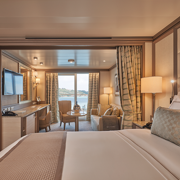 Deluxe Veranda Suite